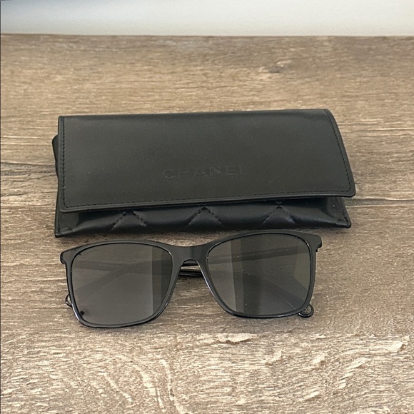 Chanel sunglasses 🕶️ polarized with case black style 5447a - Picture 1 of 9